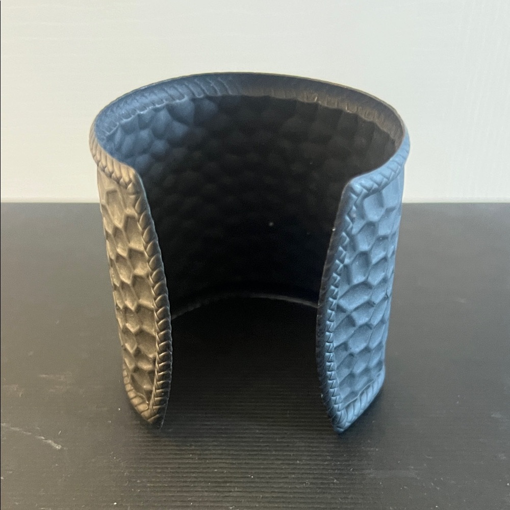 Black Lion Head Cuff Bracelet - Picture 3 of 4